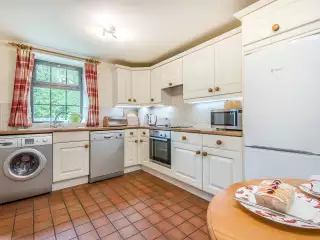 kitchen towards window.jpg