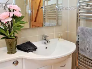 Dove Cottage bathroom