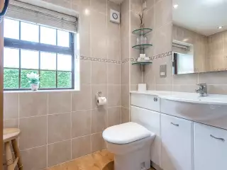 Dove Cottage Bathroom