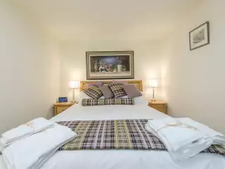 Double Bedroom.jpg